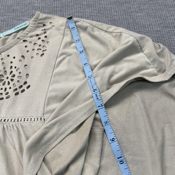 Maurices Womens Beige Tan Eyelet Blouse Short Dolman Sleeves Keyhole Size Small - Picture 13 of 15
